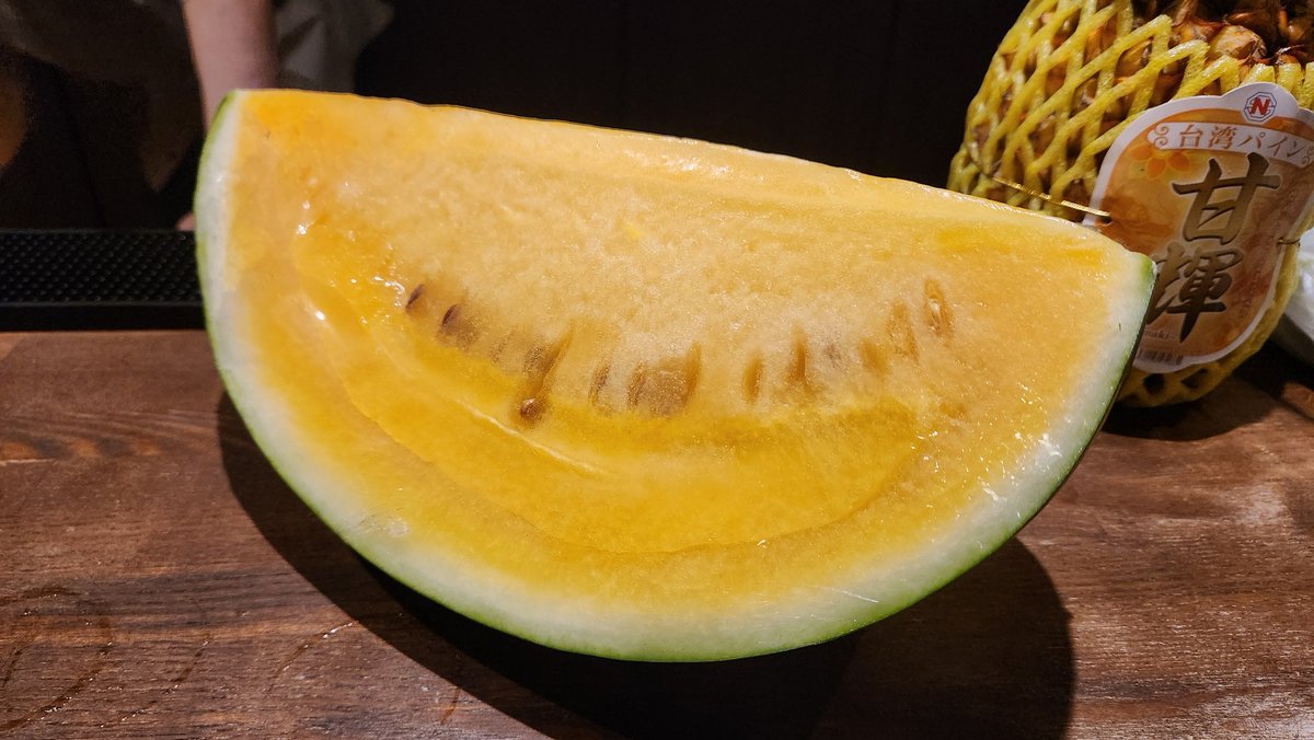 CafeBar_OVERLAP's tweet photo. お土産ありがとうございますっ✨

珍しい！甘そう！美味しそう！！
夏の訪れを感じマス🍉 https://t.co/X6oktReQmE