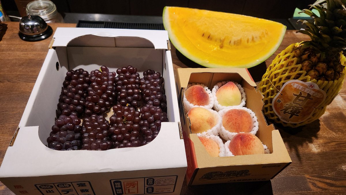 CafeBar_OVERLAP's tweet photo. お土産ありがとうございますっ✨

珍しい！甘そう！美味しそう！！
夏の訪れを感じマス🍉 https://t.co/X6oktReQmE
