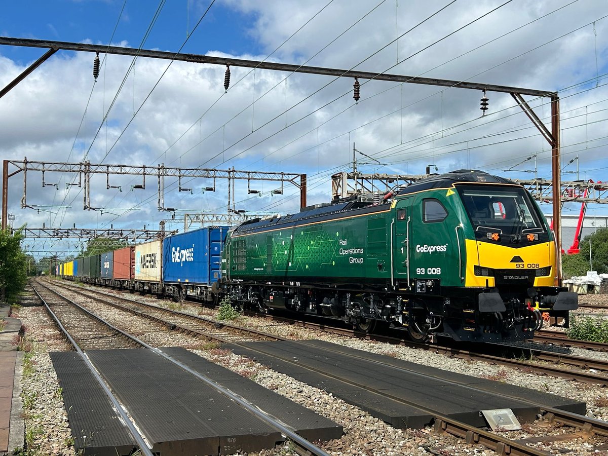 IntermodalityUK's tweet photo. It’s one small step for a train, one giant leap for intermodal #GoExpress https://t.co/DpFGSZ06Pa