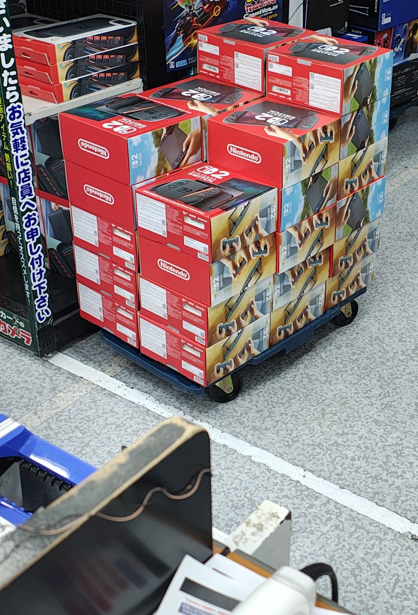 Taski45748487's tweet photo. スキーフォーラム帰りに、ヨドバシカメラに行ったら、Switch2在庫あったので購入。

6月に欲しいソフトが出るので、価格上昇前の今のうちに買えて良かった〜☺️

見た感じ後30台はあるかな！ https://t.co/uf1fz1fnQQ