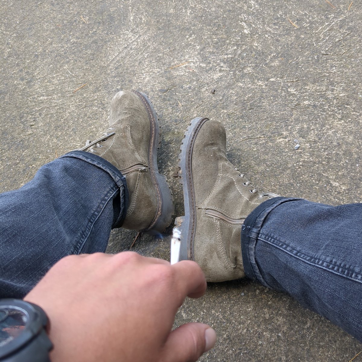 DrogoUnchained's tweet photo. Today's smoke shoe check, what ya wearin' today? https://t.co/hJhBRjmOHP