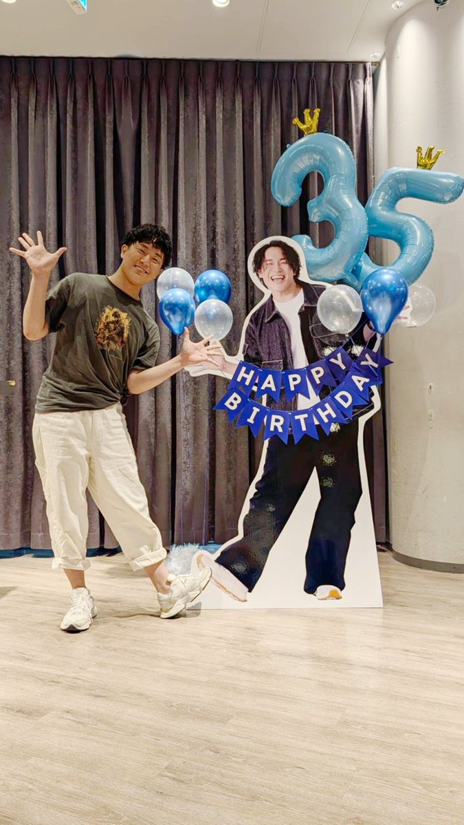 Taijun_Info's tweet photo. 📮運営スタッフ👓️
泰潤さんBIRTHDAYEVENT🎂
皆様のメッセージ書きご協力のお陰様で素敵なジンベエザメが完成しました✨
等身大パネルも楽しんで頂けて嬉しかったです🙏
泰潤さん、ファンの皆様の笑顔が見られて今年も幸せのお裾分けを頂けました✨
今年もありがとうございました✨(来年も…)
#TJ35th https://t.co/kDdAaOPB6Q