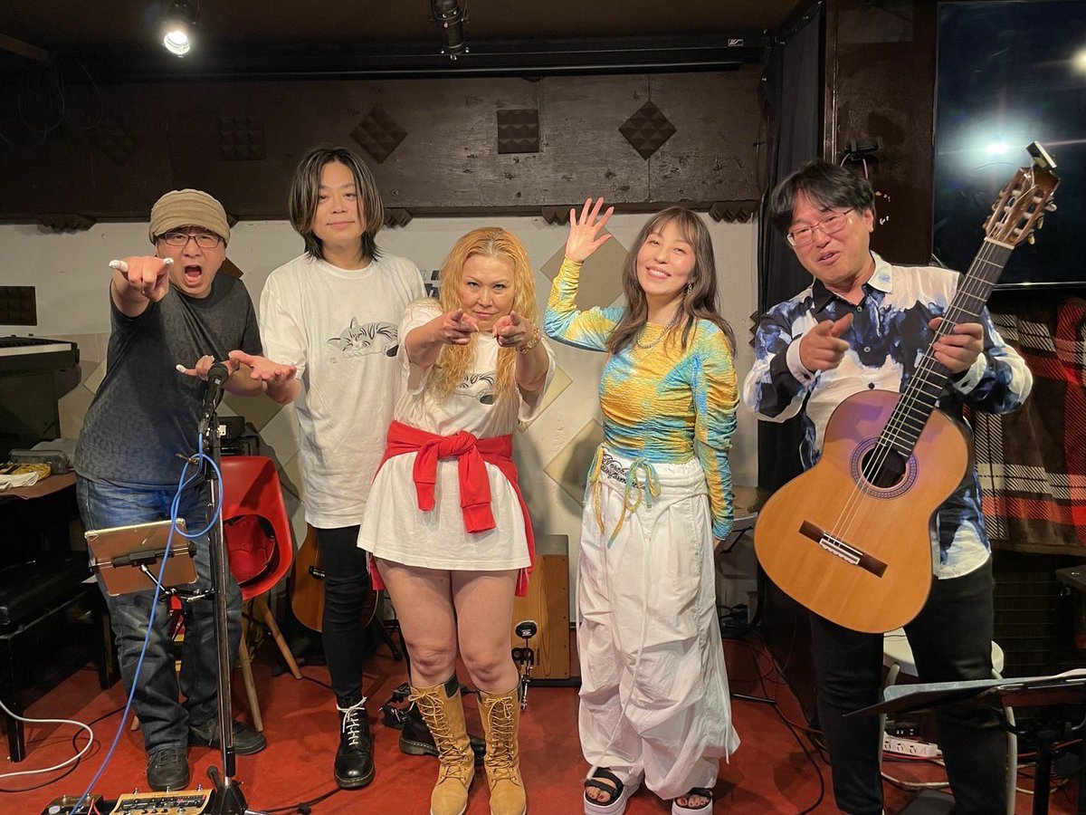 sharaku_yeah's tweet photo. 昨日は代々木アルティカ7でAcoustic Ladylandさんと299さんの2マンLIVEで299さんでパーカッション演奏してきました。
RainbowのKill the king、Long live rock'nroll、DeeppurpleのBurnをカホンで演奏するというなんとも楽しい楽しいLIVEでした！！ https://t.co/izEG4jkf1t