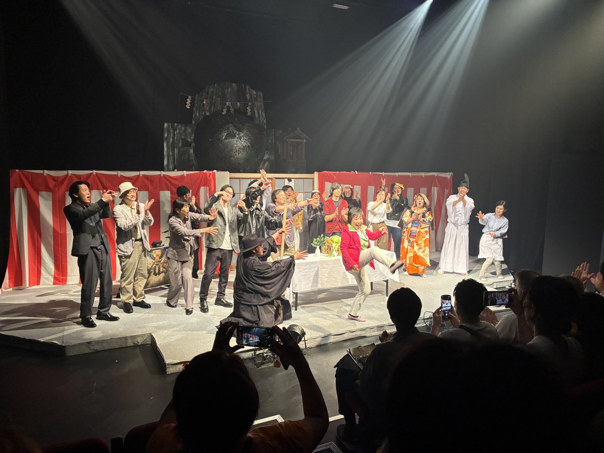 stageplus2007's tweet photo. インディペンデントシアター2nd、劇団ようきたなぁ「モノノケロック」観劇。
諸星大二郎、宗像教授みたいな伝記モノ。
すごいアホなことを一生懸命やってる！（ほめてます） https://t.co/CiDT5MU3tr