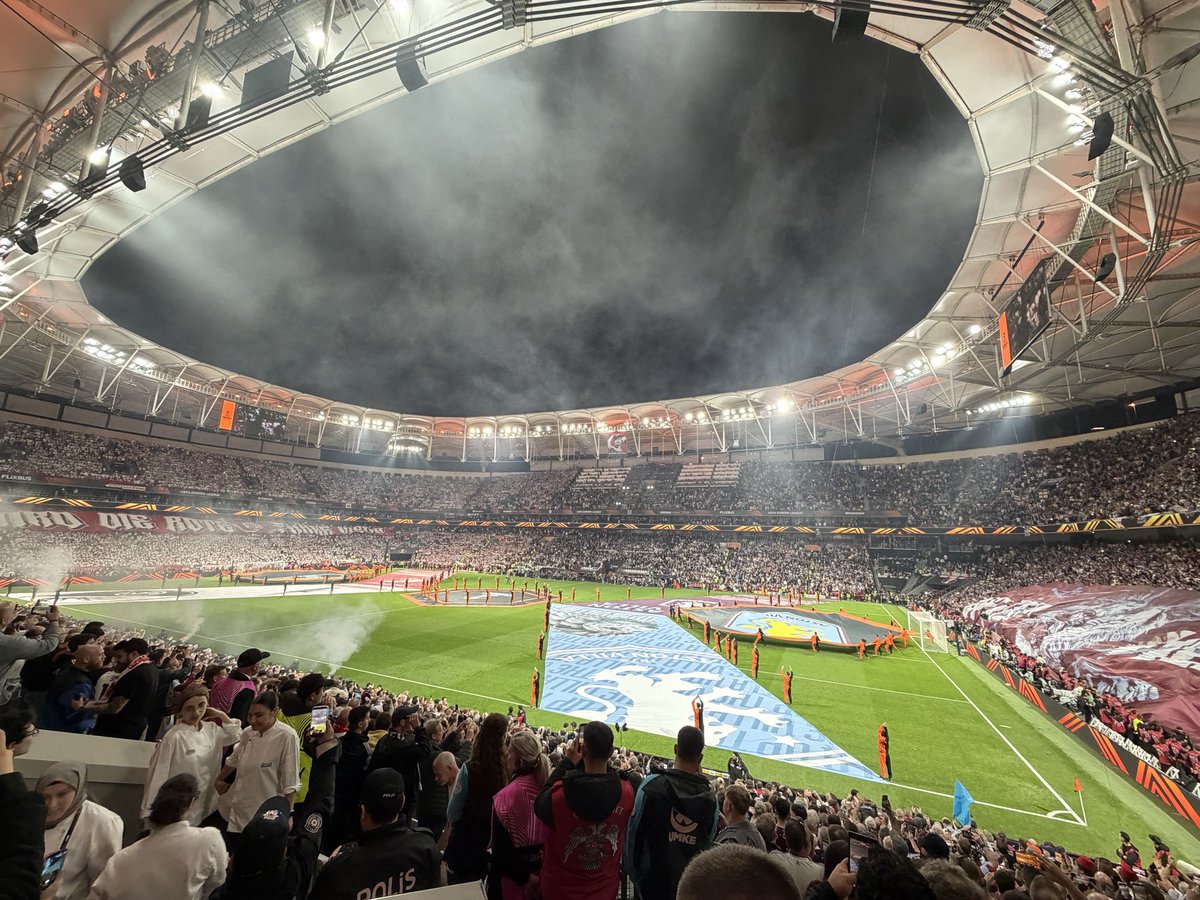 johnhunter23's tweet photo. WHAT A FEW DAYS 😍😍

30 years of following Villa, ups &amp; downs, 4 lost cup finals… Istanbul made it all worth it! Watching us lift the Europa League with family &amp; friends 💜🩵

This club, this manager &amp; this squad… Imagine not liking football!

UP THE FUCKING VILLA!!! #UTV https://t.co/ZiYrG5EiXQ