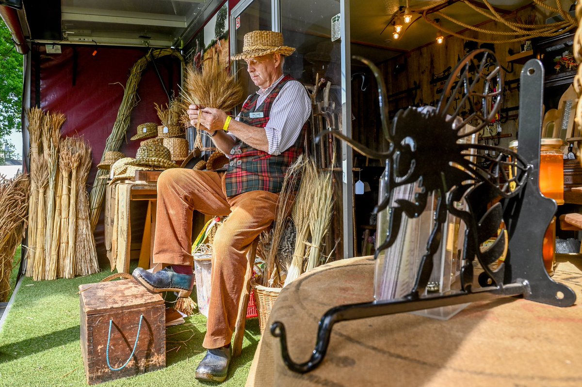 SNAPczapp's tweet photo. The Great British Farm Fest is taking place in the fields of Warwickshire in the festival’s first year.  Showcasing the best of British, field to fork, animals, tractors to absolute tunes, the three-day event this bank holiday weekend is being held in Warwickshire. https://t.co/l3V08P9gi2