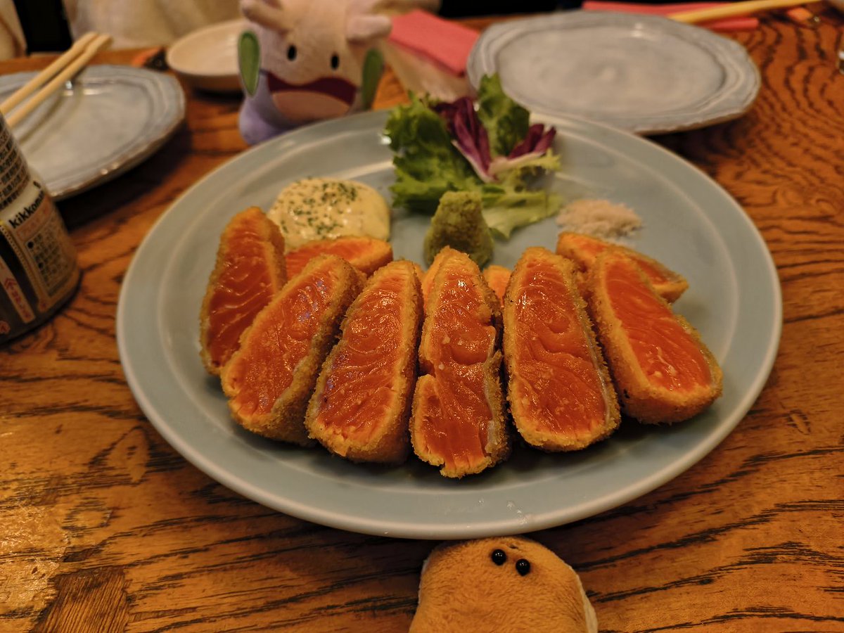 asteroidques's tweet photo. どら焼き、鮭のレアカツおいしいよ https://t.co/q1iFoHR49k