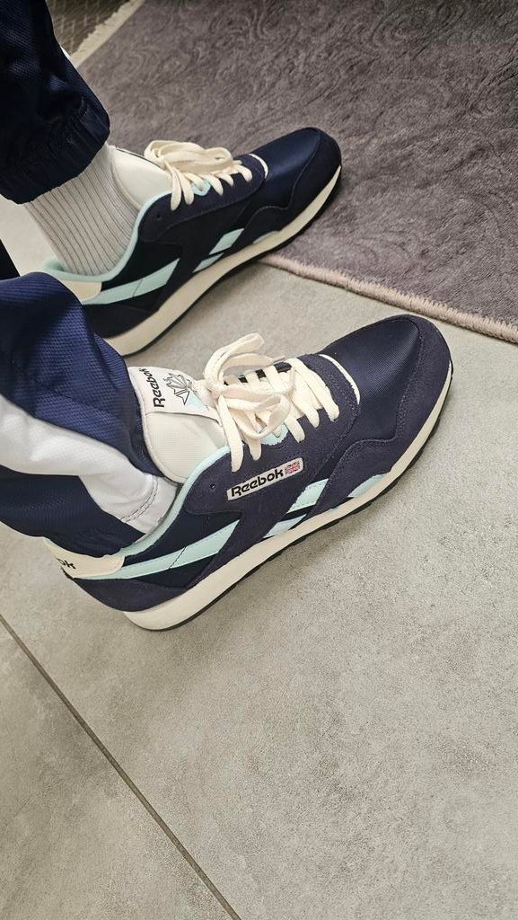tttfou's tweet photo. @Sneakerologue Survêtement tacchini , je danse le mia https://t.co/DX5m3srnzL
