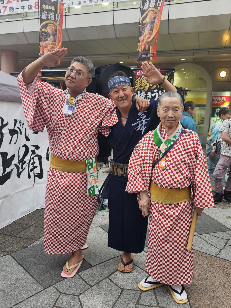 take1134's tweet photo. 『かすがい郡上踊り』

本日は春日井市勝川駅前通りで開催された｢かすがい郡上踊り｣に…。
保存会と雅によるの２会場同時お囃子演奏という身体が2つ欲しい環境で(^_^;)2時間郡上踊りを満喫させていただきました。
主催者様お疲れ様です。&ありがとうございます。
https://t.co/OG5iru8c75
#かすがい郡上踊り
#郡上踊り保存会
#郡上踊りお囃子愛好会雅
…。久々にＦ元ｹｰﾁｮｰに会い、お元気で何よりです(*^^*)