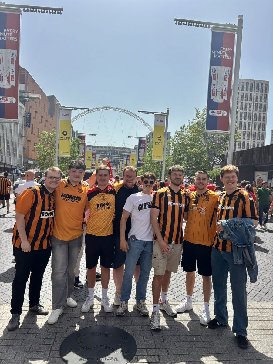 EdSimpsonn's tweet photo. 🧡🖤 Unreal year! https://t.co/ixrBaFkRll