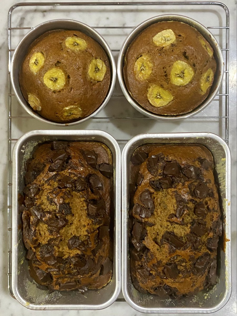 vagayege's tweet photo. @LiterasiFess Halo. Aku jualan banana bread nih mentemen. Bisa dipesan. Lokasi jakarta timur. Pengiriman bisa gosend, grabsend, shopee express, atau paxel. Untuk liat review bisa intip akun IG: @ bu_ba_bread

Makasih banyak ❤️🥰 https://t.co/PEc8TeIzie