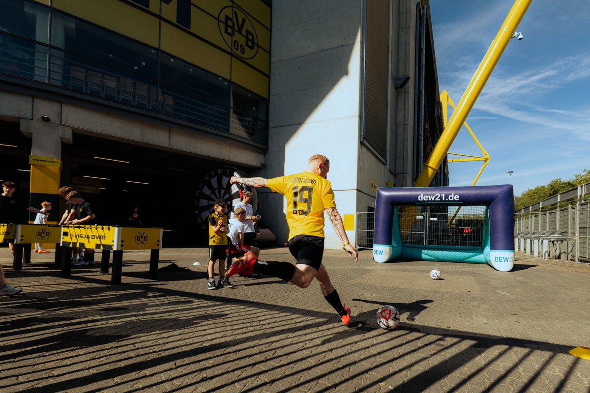 BVB_Fanb's tweet photo. Südtribünenmeisterschaft 2026

🏟️ Heute spielen 32 BVB-Fanclubs in unserem Stadion um den Brinkhoff’s Cup.

☀��� Bei bestem Wetter und Rahmenprogramm kommen dabei nicht nur die Spieler, sondern auch die Zuschauer voll auf ihre Kosten.

🏆 Wer gewinnt, erfahrt ihr später hier! https://t.co/iiZ9XJgJ87