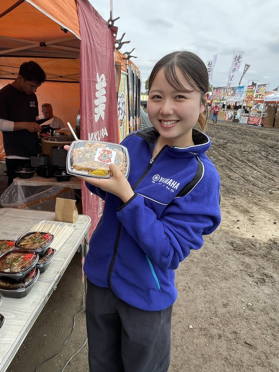 chappymove1216's tweet photo. #LMX の #穂苅愛香 選手からステッカー頂きました。そして、自分のもお渡しさせて頂きました😊
コラボお弁当は、大盛りで美味しかった😋
モタサイ振りに、お会いできました☺️
土曜日は、色んな選手に会えるから、なかなか楽しいぞ😆
オフロードの推しライダーが、増えてく(*ノωノ)ポッ
#JMX https://t.co/zhrKqWpvkC