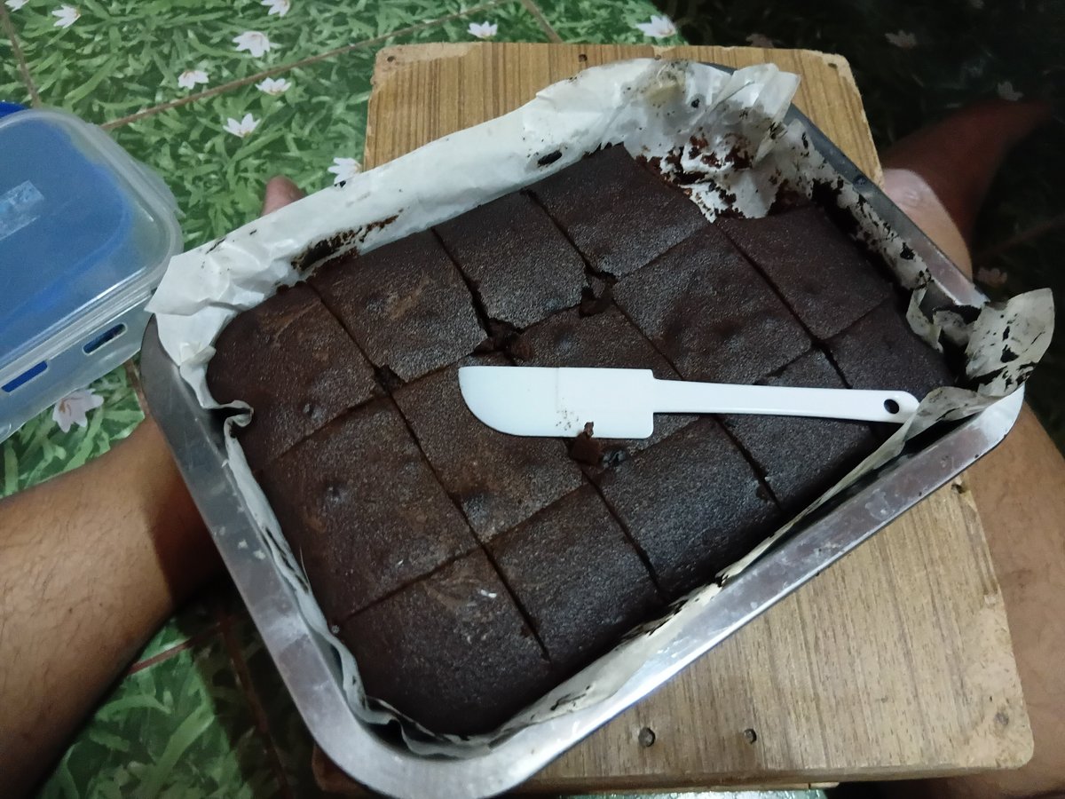 bomm737's tweet photo. ทำบราวนี่ครั้งแรก กินได้จ น https://t.co/1djVKXRwxl