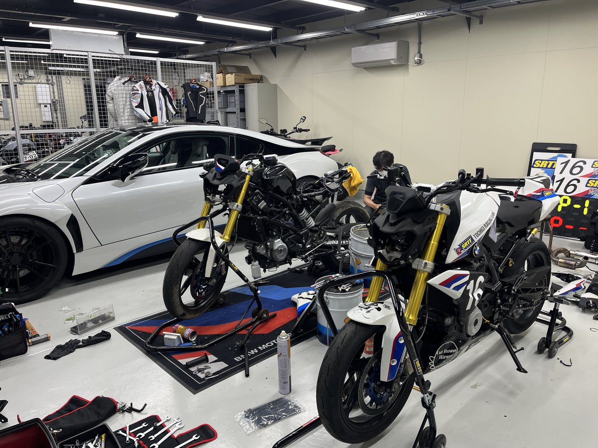 R12_nobunin's tweet photo. 秘密基地でレーサーメンテ😆
#SRTT栃木支部
#G310
#モテ耐 https://t.co/IU8tAxxY3R