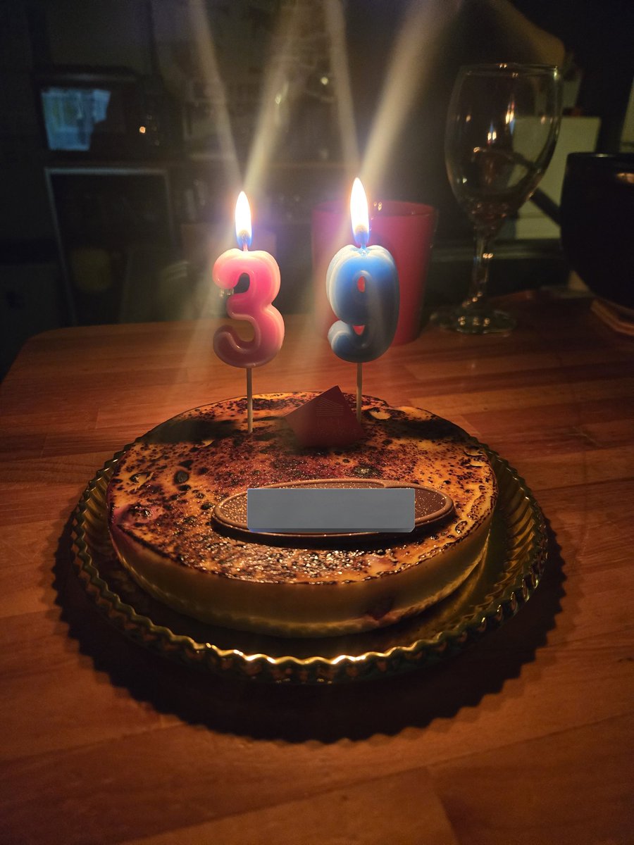 mushaichigo's tweet photo. 家にあった数字がこれしかなかったという理由で急遽39歳になりました!! https://t.co/LxNPWMID48