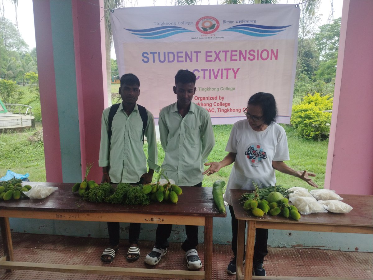 TNG_COLLEGE's tweet photo. Tingkhong College organized a Student Extension Activity Programme, continuing every Saturday from 2 PM as a weekly market to engage students in entrepreneurial, practical, and community-oriented learning activities. @BimalBorah119 https://t.co/7w1th6YPuT