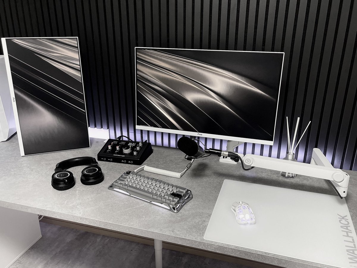 Qicpe's tweet photo. ♟️💬
 #desksetup https://t.co/s08MmZU4x1