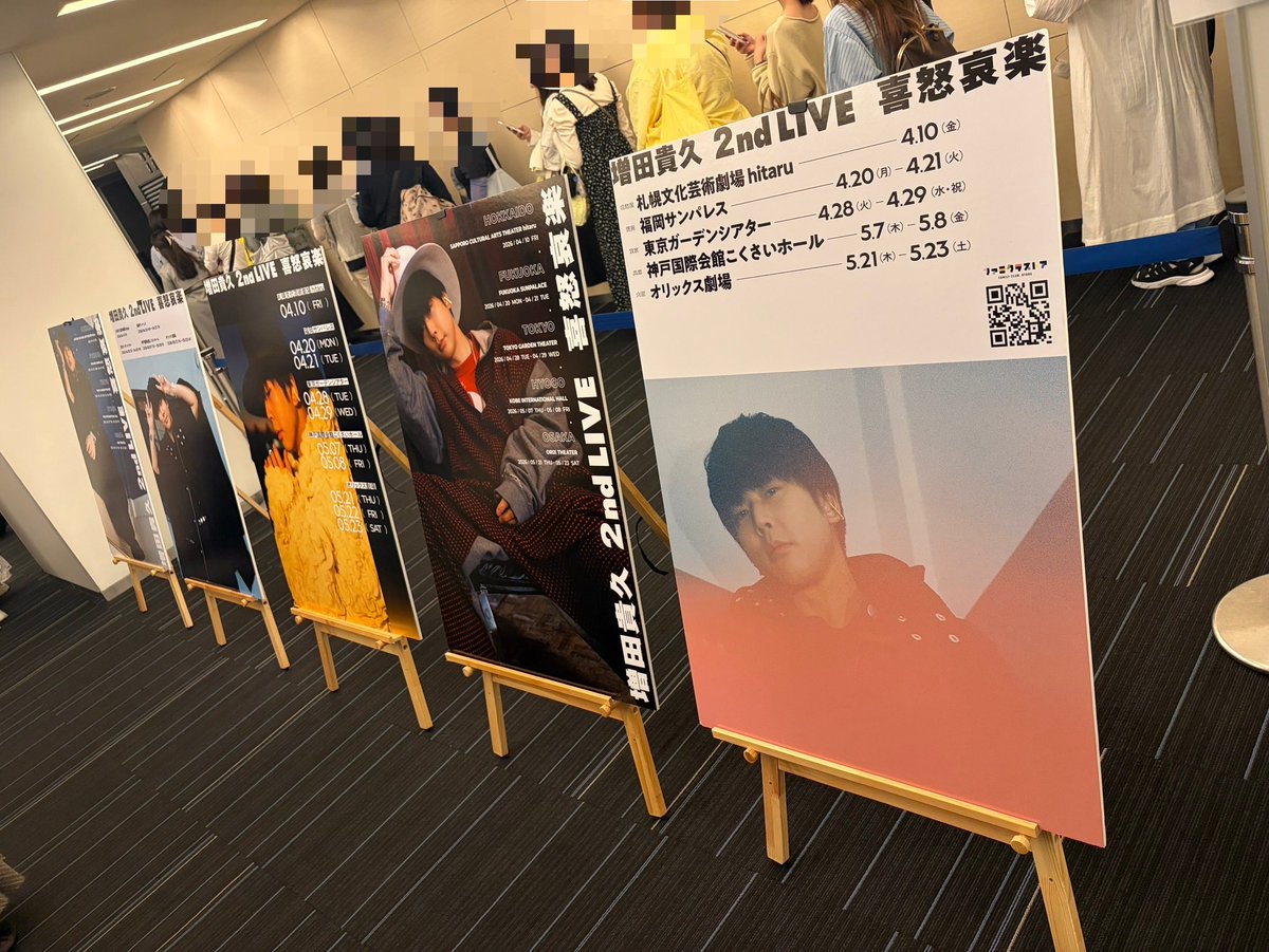 sryu1823's tweet photo. 喜怒哀楽2ndライブFCも一般も全滅で今回は無理かなと思ってたけど、リセール当たって今日の昼公演行けた！
バンドとダンサーを率いて歌って踊って素晴らしいパフォーマンスを見れて感動✨
久々にキッスも聴けて大満足☺️
NEWSのツアーも無事に当たります様に🌟 https://t.co/sMFmQAnkiQ