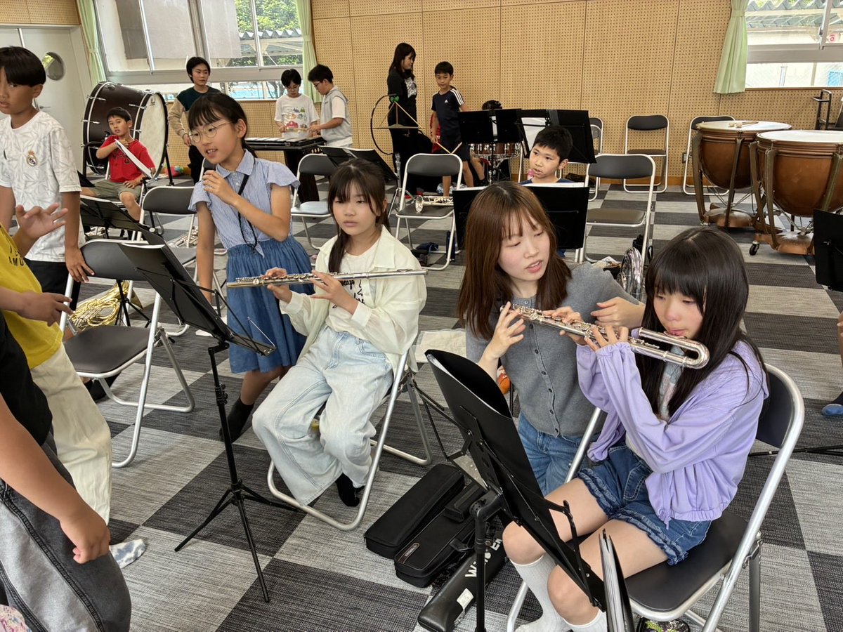wind_ensenble's tweet photo. 今日はマウスピース合格した子たちが
初楽器♪
これから、どんな音を奏でてくれるのか楽しみだなー。

そして、他のメンバーは各パートに分かれての練習！！

✴︎新年度一発目のイベント✴︎
６月13日（土）吹奏楽フェスティバル https://t.co/AC4vU3ICDM