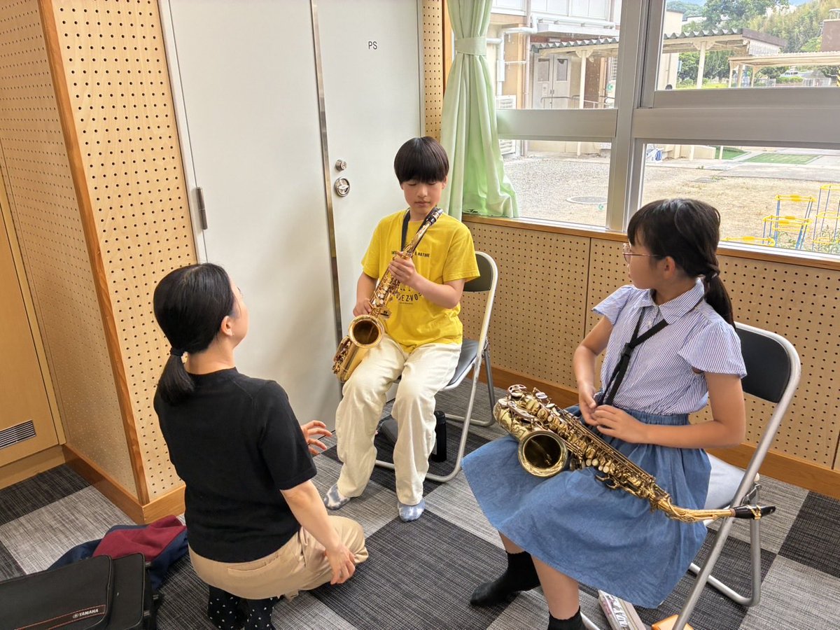 wind_ensenble's tweet photo. 今日はマウスピース合格した子たちが
初楽器♪
これから、どんな音を奏でてくれるのか楽しみだなー。

そして、他のメンバーは各パートに分かれての練習！！

✴︎新年度一発目のイベント✴︎
６月13日（土）吹奏楽フェスティバル https://t.co/AC4vU3ICDM