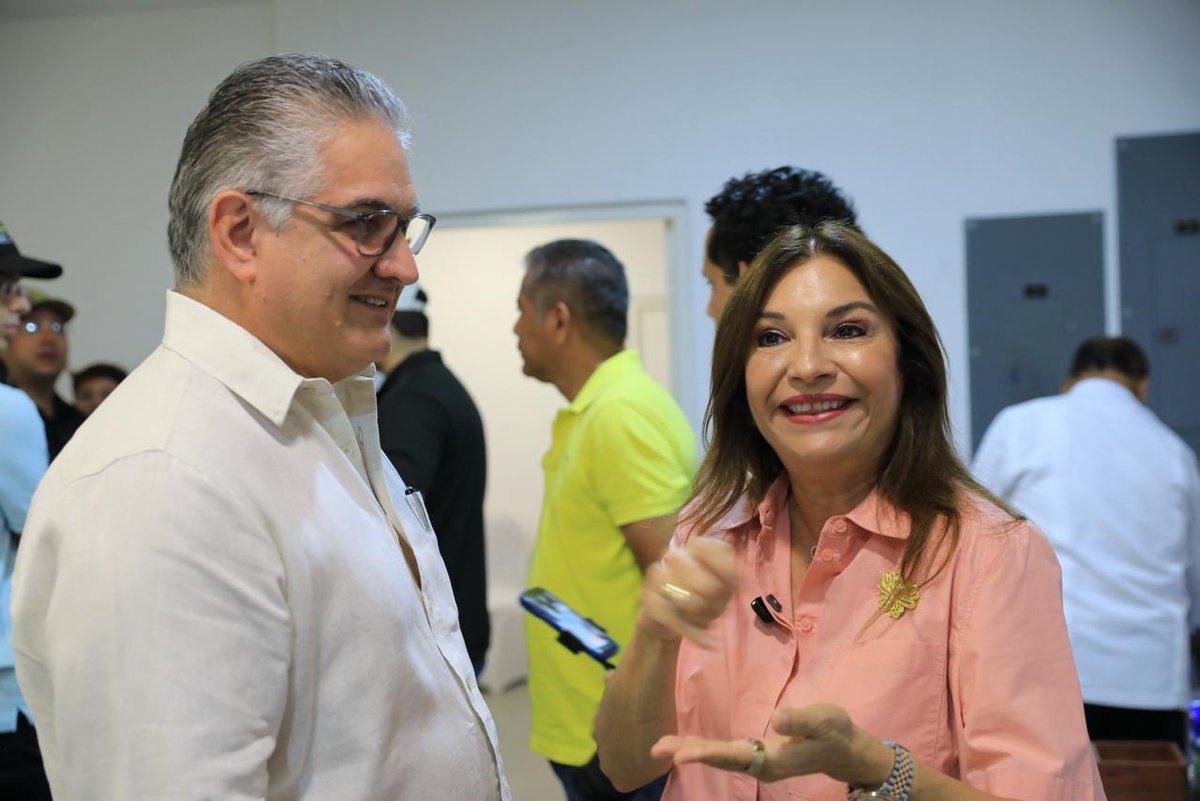 JuanCOrillac's tweet photo. Este viernes acompañamos al Presidente José Raúl Mulino y a la primera dama @mulinomaricel a inaugurar una “Tienda del Pueblo”, ahora en Panamá Norte. 

Una feria más, impulsada por el director del @IMA_Pma Nilo Murillo, la cual será permanente y en donde se podrán adquirir productos de la canasta básica a precios accesibles.  
#SeguimosTrabajando
#sconPasoFirme