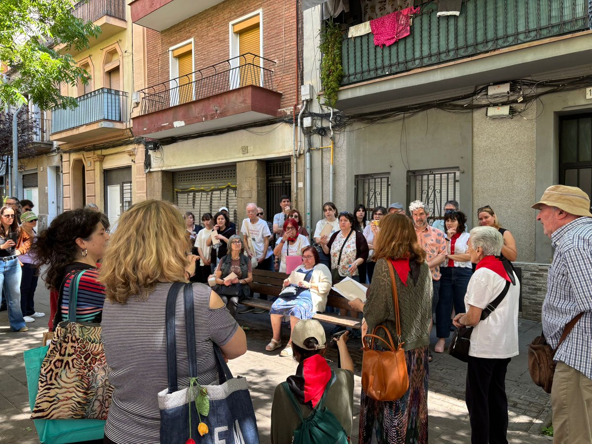 esquerraLH's tweet photo. Aquest matí hem gaudit de la ruta teatralitzada que els Amics del Patrimoni de #Collblanc #Torrassa han organitzat per conèixer els refugis antiaeris i la memòria d'aquests barris, amb vivències i testimonis de primera mà.
‼️Cal recuperar els refugis, que la memòria no es perdi! https://t.co/x7iwP6JGBc