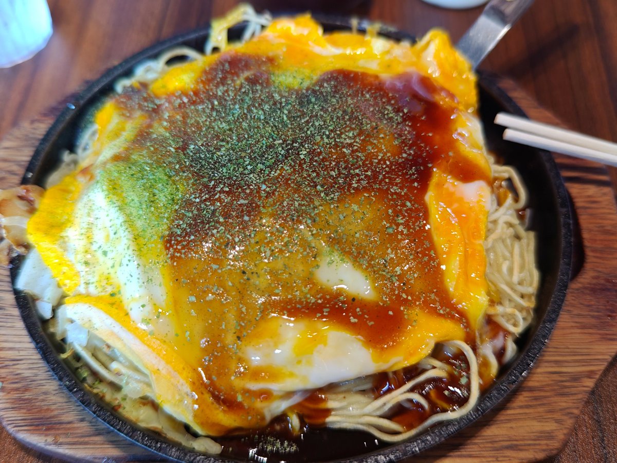 snhryshr's tweet photo. 半熟たまご乗せの広島風お好み焼き、美味しかった https://t.co/oCd7S096He