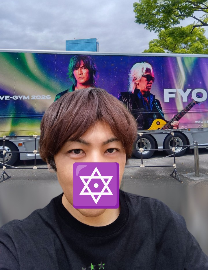retrock_'s tweet photo. 2025 -FYOP-に続き、B'z LIVE-GYM 2026 -FYOP＋に参加して来たよ🥰🎸
本当に最高のLIVE過ぎた💖💖💖
ガチャガチャはピックバッジもGET😍

#Bz　#BzLIVEGYM2026　#FYOP　#大阪城ホール　#LIVE　#写真 https://t.co/SkBaVyeJSs