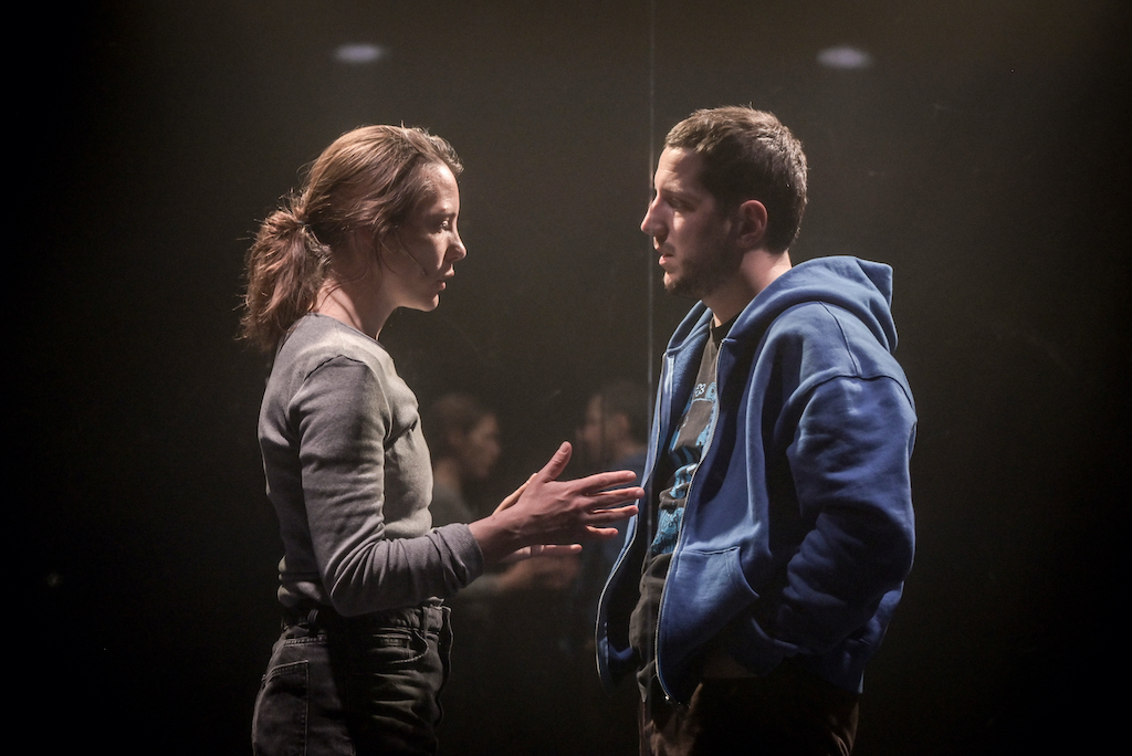 HeleneKuttner's tweet photo. "Séisme" de Duncan Macmillan @ComedieFr au Petit Saint Martin, un couple face au projet d'enfant, bouleversant ! mon compte-rendu à lire https://t.co/ZNzvGVSGm2 https://t.co/y4rOEHGHXu