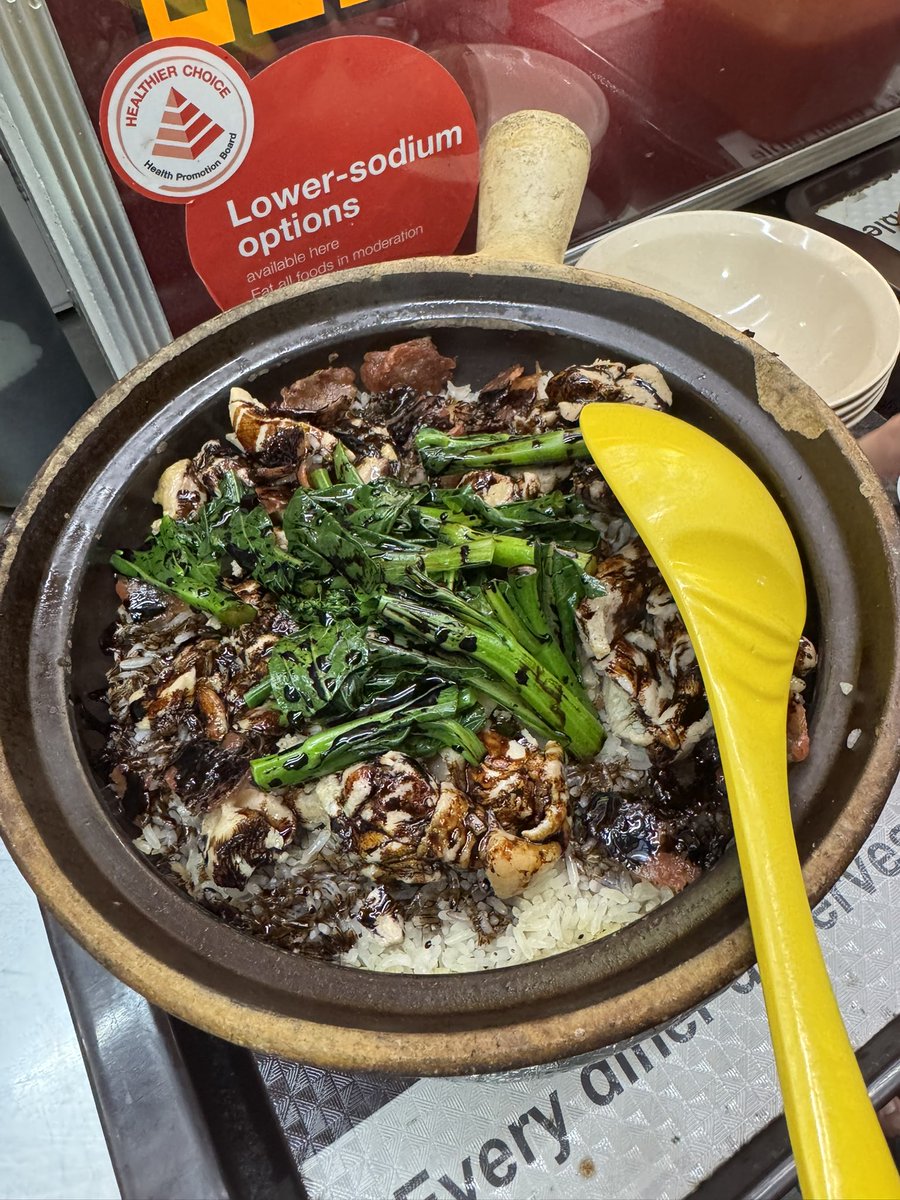thingsjamieate's tweet photo. hawker fam dinner :) claypot rice and a bunch of other dishes https://t.co/BuSJOzPbfD
