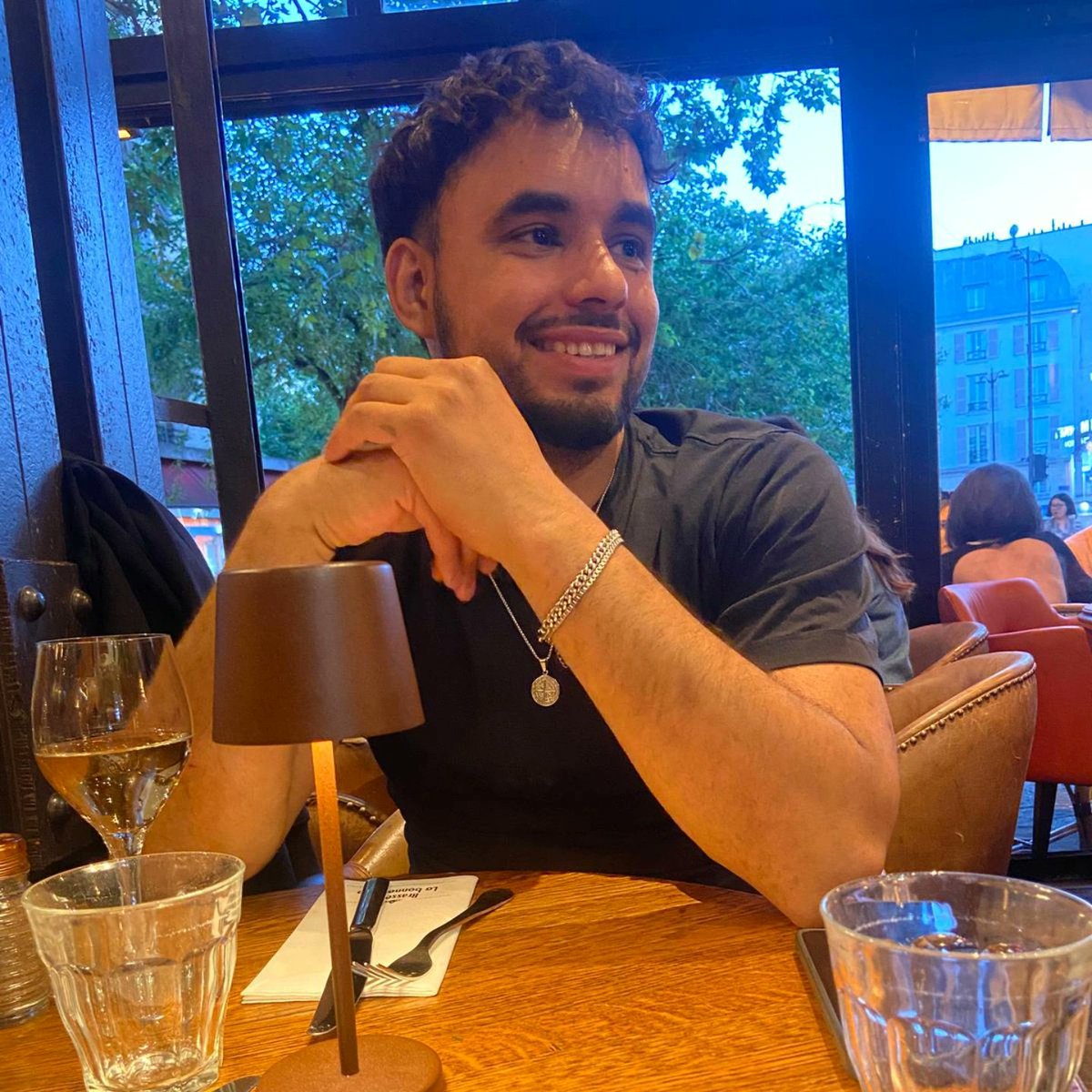 Caraii14's tweet photo. paris diners + Stand-up paris dump https://t.co/fdXB2B0TsE