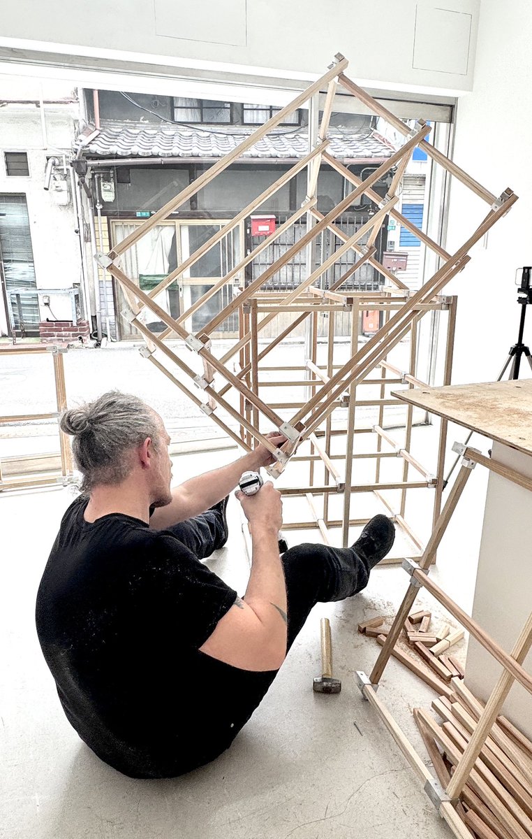 MNMMYJM's tweet photo. 来週5/30㈯より、私がウィーンで出会ったオランダの作家、Art van Triest氏による個展がスタートします。滞在制作は想像以上に大変で、不安な点もありましたが、心強い仲間たちの協力もあって無事設営は完了いたしました。実在性初となる海外アーティストによる展覧会をぜひご期待ください！ https://t.co/gmEZ6JBdXE