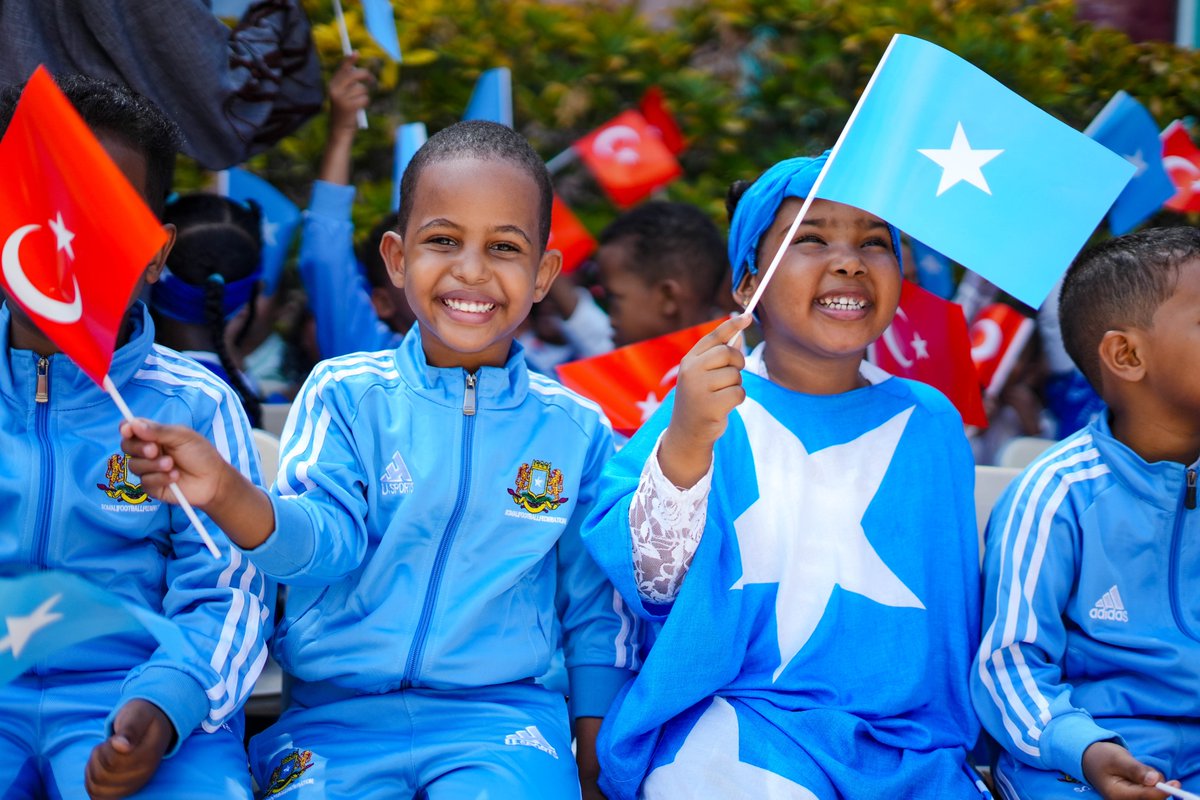 TMaariFR's tweet photo. Demain, c’est la Journée de l’Afrique 💃🏿🌍

Avec ses couleurs, ses langues, ses rythmes et ses histoires,
l’Afrique adresse au monde un immense salut souriant 👋🏾🪘

Bonne 63e Journée de l’Afrique. https://t.co/JcoF2aypbW