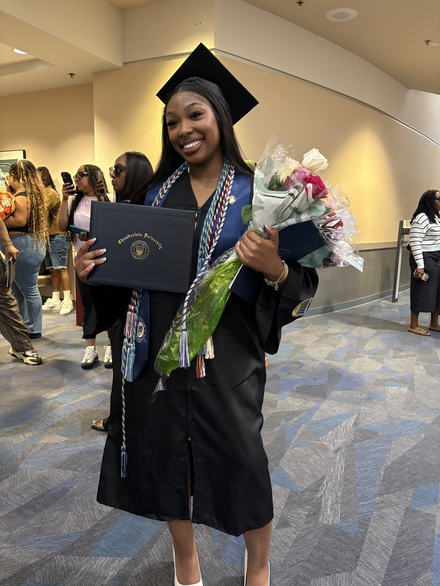 prncessskenn's tweet photo. Pretty enough to stop your heart, smart enough to restart it 💉🧠 Finally in my NURSE era! 🎓❤️ #BSNRN https://t.co/pm1dr4TMH2