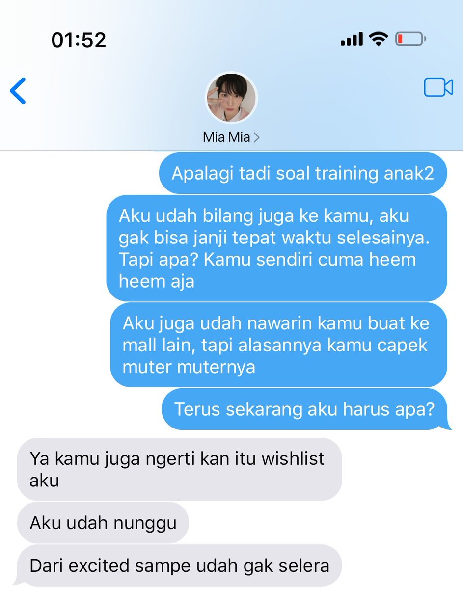 sepiatides's tweet photo. Mia hubby berantem imut soalnya mia bete jaket yang pengen dibeli sold out lagi #syongsok #berantem #kecil https://t.co/elGEysy3mL