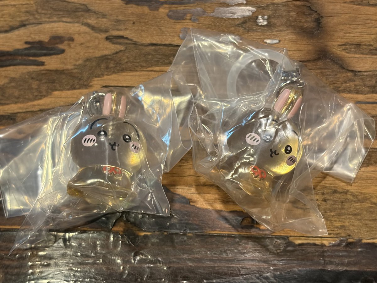kj_9501's tweet photo. ちいかわ　めじるしアクセサリー　交換

求　モモンガ　ちいかわ
譲　うさぎ　うさぎ

お気軽にリプお願いいたします^_^ https://t.co/119zUVezDr