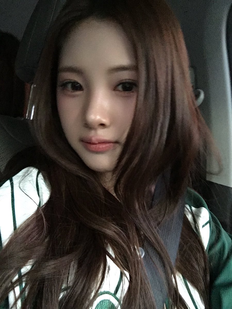 eeee__h's tweet photo. ㅁㅊ 새내기 여친 셀카왔다
존예 수준 말 안 되네.... https://t.co/4LG5fZ03hb