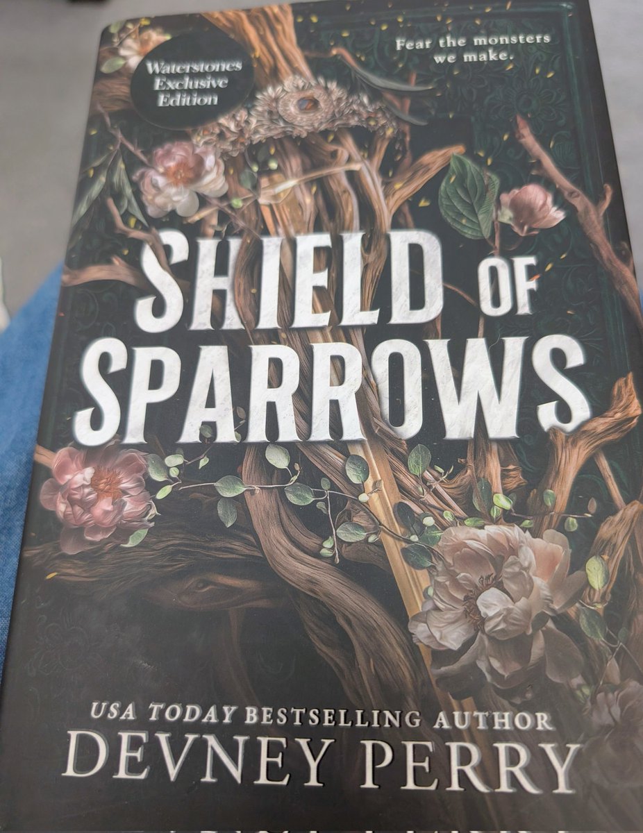Sam48Bell's tweet photo. @bertsbooks Shield of Sparrows by Deveney Perry. I've had this on my TBR for so long the sequel is out. It's a big book, so I'm taking advantage of the extra day off. https://t.co/yltDKDWMuy