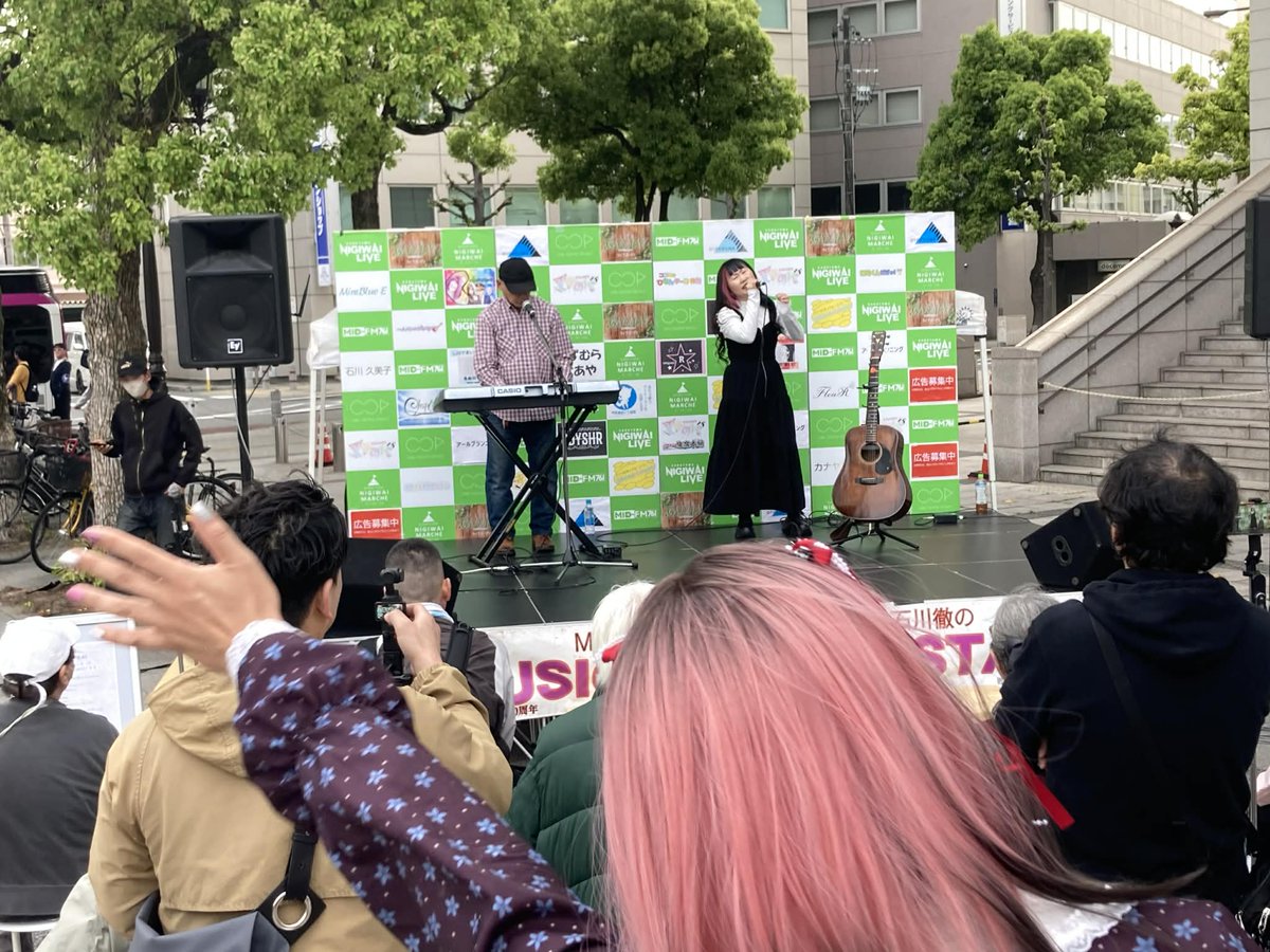 mayuchi0526's tweet photo. 明日5/24(日)は毎月恒例の金山にぎわいマルシェのステージで16:25頃から歌わせてもらいまーす😆🎤

よかったら遊びに来てねー😆👍

「石川徹(B.S.R.)のミュージックPANPOT ステージ」

【5/24(日)  金山にぎわいマルシェ(金山駅南口 旧ボストン美術館前)】
※雨天決行 https://t.co/bYl3I0YdtM