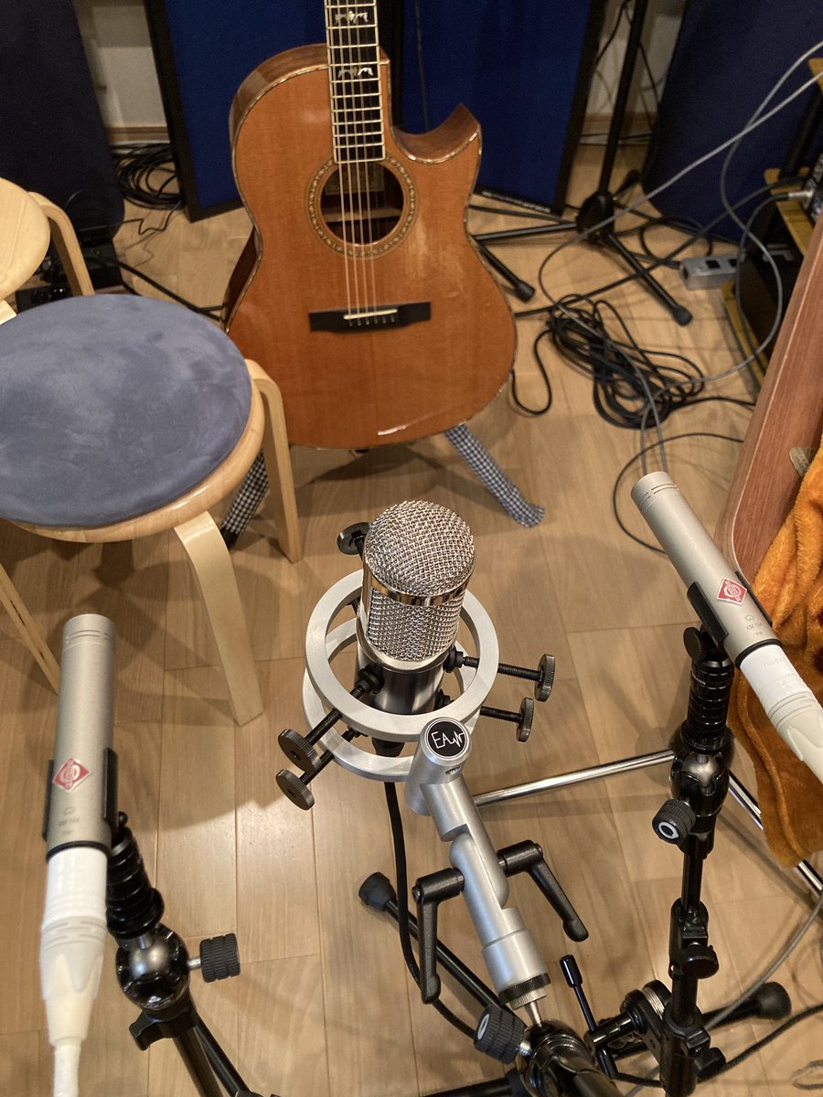 shinshan810's tweet photo. ボカデュオのアコギ録音でした
珍しく録る側でなく弾く側
修行が足りず時間がかかってしまった…
今日も山内さんとしえんさんありがとうございましたー！ https://t.co/Ph9RKIkQ7v