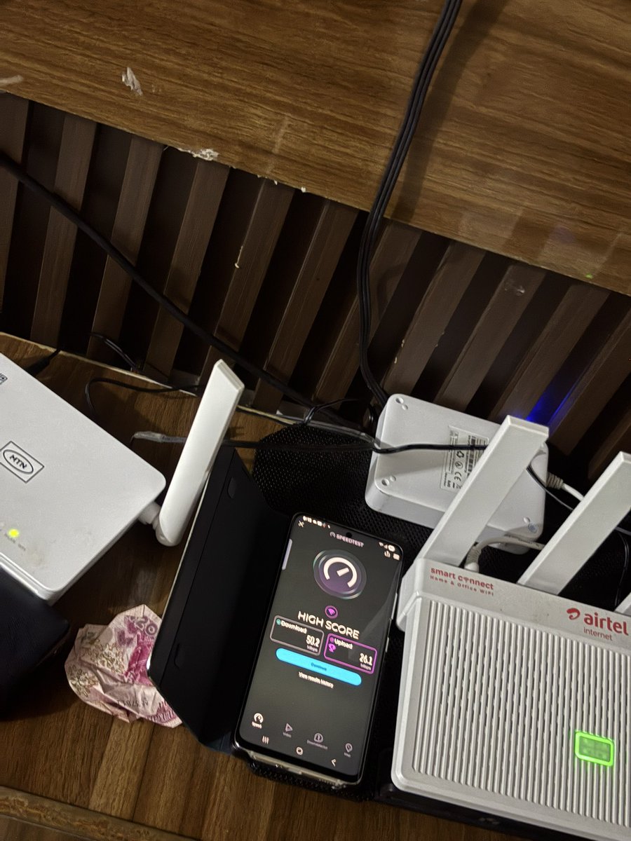 fhammed45's tweet photo. @AirtelNigeria Jokes on you all the one wey sent last time shey anyone respond? Me don go buy MTN and I’m enjoying my internet speed now 🖕 https://t.co/zZVP9xoalt