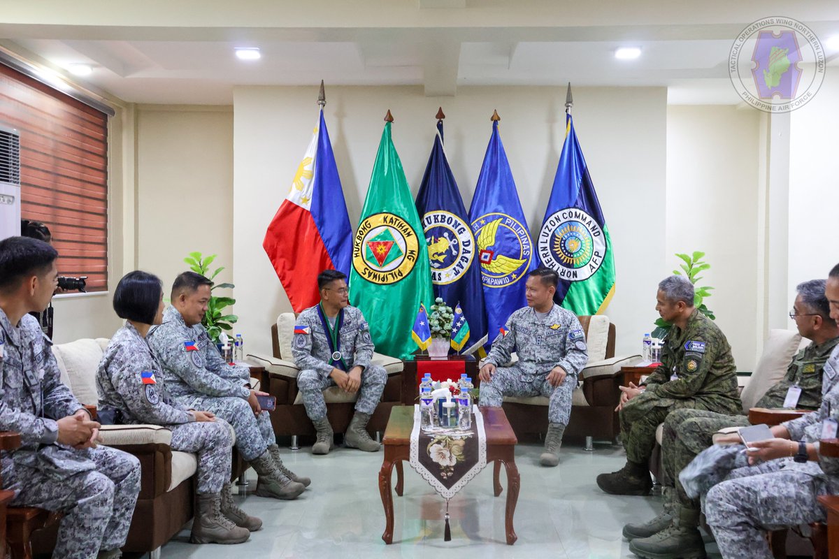 townol_pio's tweet photo. 𝗜𝗡 𝗣𝗛𝗢𝗧𝗢𝗦 | WING COMMANDER TOWNOL PAYS EXIT CALL TO COMMANDER NOLCOM

Read more @:
https://t.co/xlT6jqKArL

#TOWNOL #NOLCOM #FOCUSPAF #GuardiansOfOurPreciousSkies #OneAFPOnePhilippines #StrongAFPStrongPhilippines #PAFYouCanTrust https://t.co/EESqdpqhvu