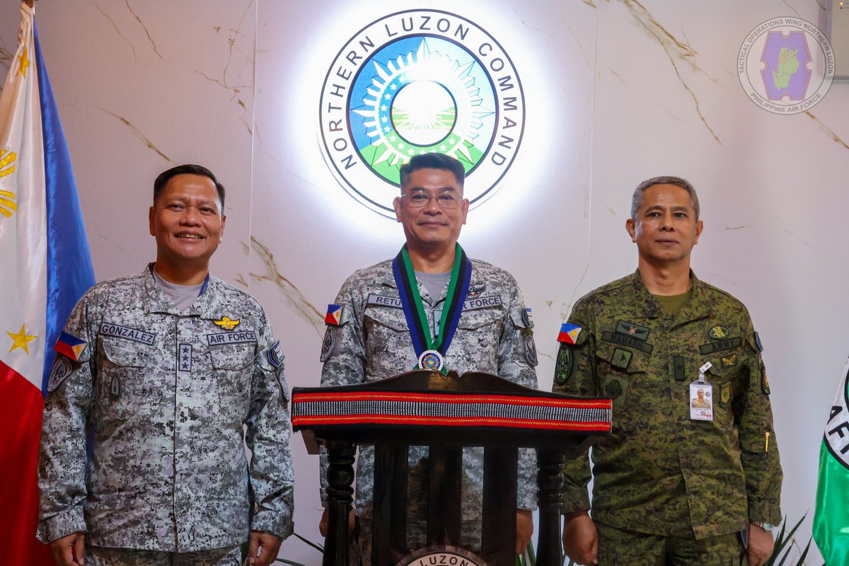 townol_pio's tweet photo. 𝗜𝗡 𝗣𝗛𝗢𝗧𝗢𝗦 | WING COMMANDER TOWNOL PAYS EXIT CALL TO COMMANDER NOLCOM

Read more @:
https://t.co/xlT6jqKArL

#TOWNOL #NOLCOM #FOCUSPAF #GuardiansOfOurPreciousSkies #OneAFPOnePhilippines #StrongAFPStrongPhilippines #PAFYouCanTrust https://t.co/EESqdpqhvu