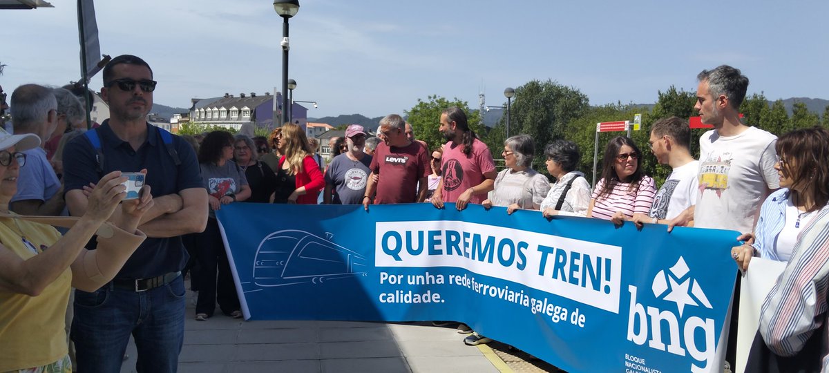 BNGFerrolterra's tweet photo. Nova protesta do @foroferrocarril Viaxe reivindicativa va a Ortigueira na defensa duns servizos ferroviarios dignos. #queremostren #Ferrol #Ortegal #Ferrolterra https://t.co/dmiGTj898S