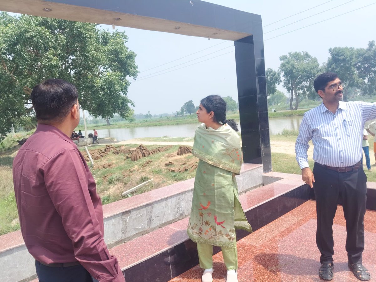 CdoSitapur's tweet photo. विकास खण्ड हरगांव की ग्राम पंचायत क्योंटी कला का निरीक्षण किया गया। निरीक्षण के दौरान मनरेगा योजना अंतर्गत कराए जा रहे खंता तालाब खुदाई कार्य, आंगनबाड़ी केंद्र निर्माण कार्य तथा चौराहा सौंदर्यीकरण कार्य का स्थलीय निरीक्षण कर कार्यों की गुणवत्ता एवं प्रगति की समीक्षा की गई। https://t.co/h5hFz82q39