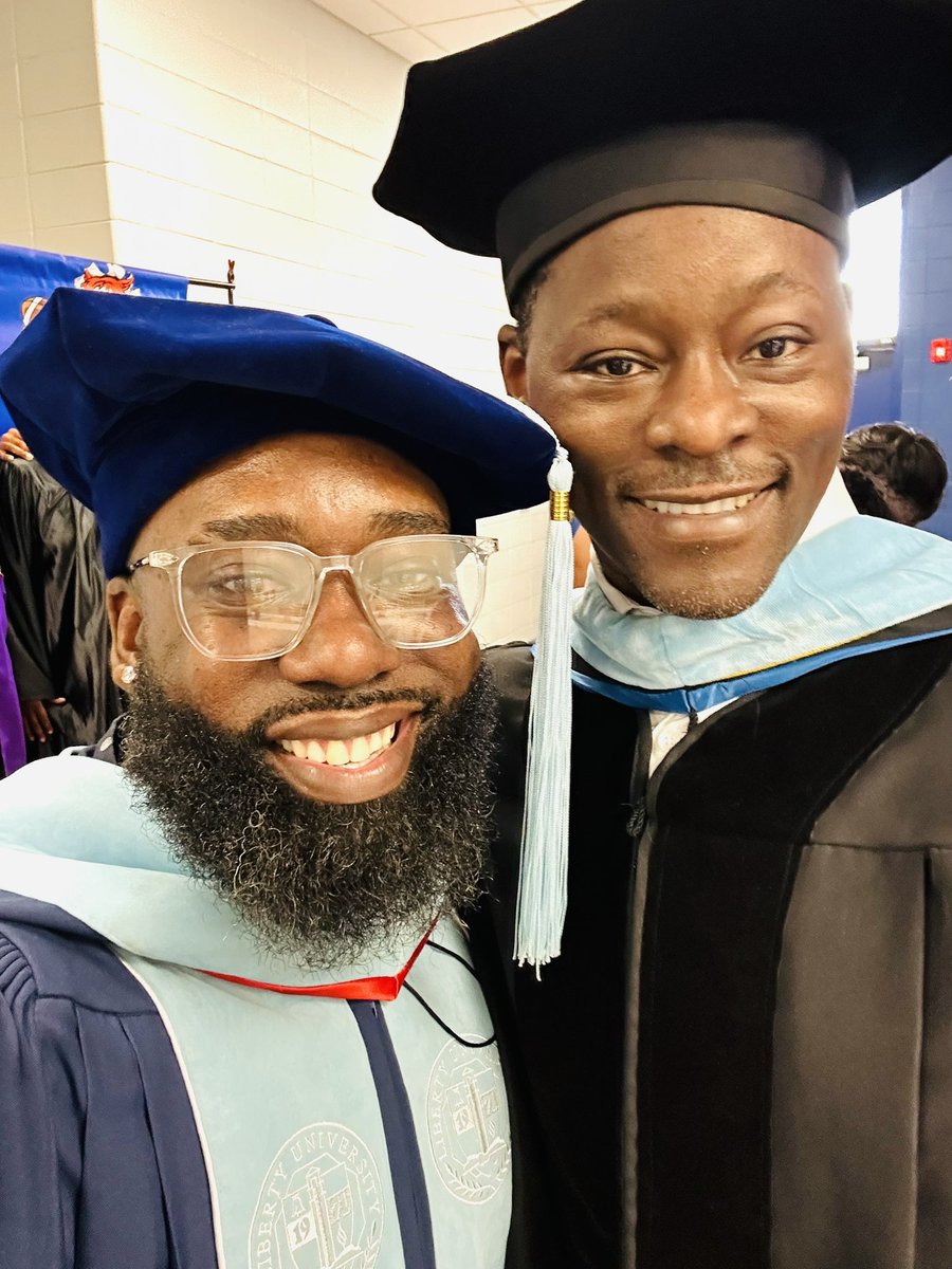 akjohnsonEdS's tweet photo. Graduation was amazing!!!! https://t.co/YSzSCnLdBB