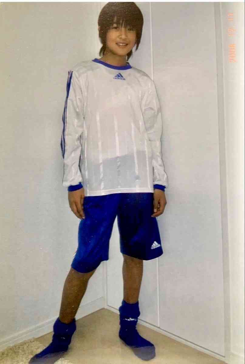 enjoyyy612's tweet photo. @No_TL
 
こういうの悪質だなぁ。
一番幼い頃である事務所入る前からパーツ変わらないし、事務所入ってから一時顔の肉付いたけど大人になってそれが取れて垢抜けただけなのに。 https://t.co/RGDsbWME9l