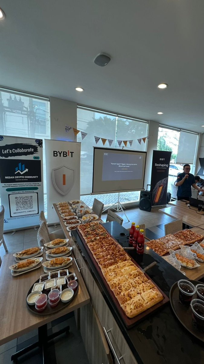 medumegu's tweet photo. Kemarin 22 Mei 2026, Bang Medu habis ngerayain Bitcoin Pizza Day bareng komunitas @MedanCrypto dan disponsori oleh @BybitIndonesia https://t.co/vFU4AkC1fH