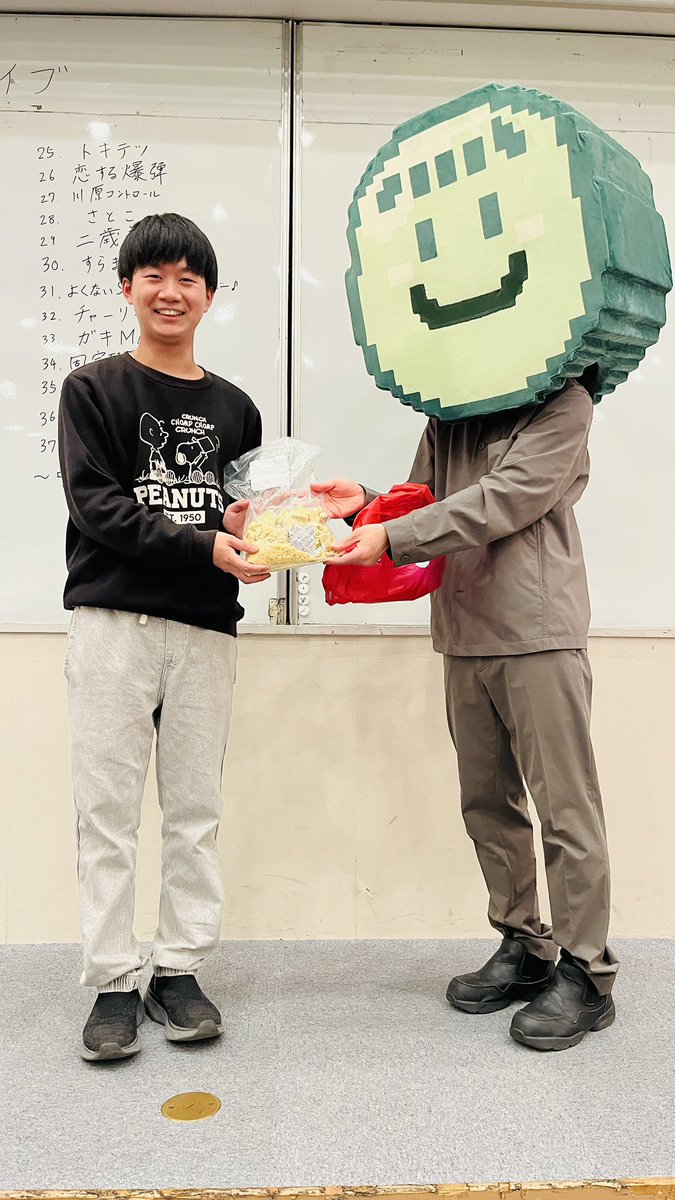 sendai_waiwai's tweet photo. #仙台わいわいライブ ご来場ありがとうございました！
今回も37組の大所帯でお送りしました！寒さにも負けない爆笑連発の賑やかなライブとなりました！
今回のずんだの一組は「チャーリー」さん！🥜
不思議な空気感で繰り出されるちょっとヘンなボケの連発でずんださんの心を掴みました！ https://t.co/nXKLyiBXqM